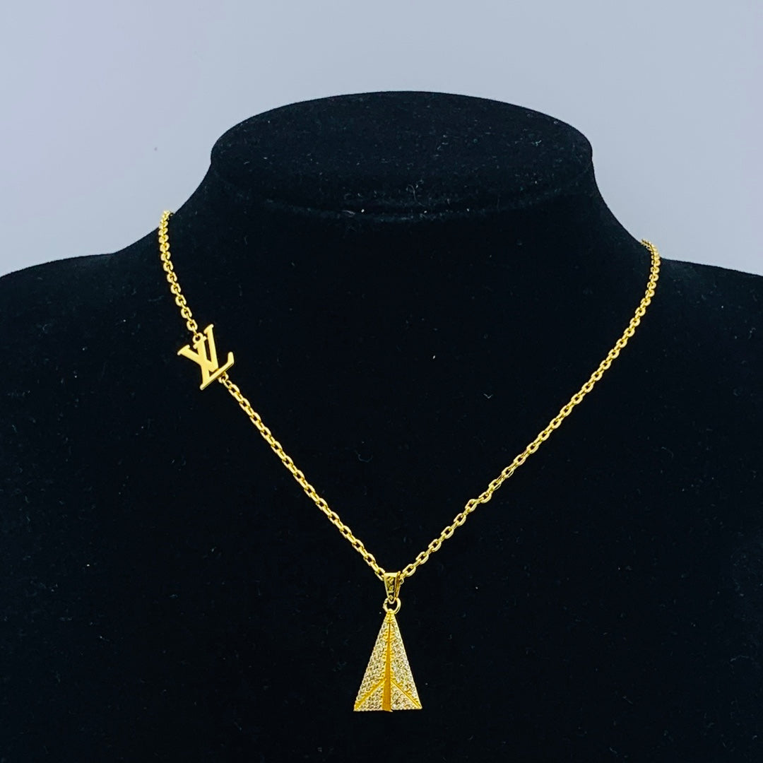 84E104XDE Stylish Necklaces