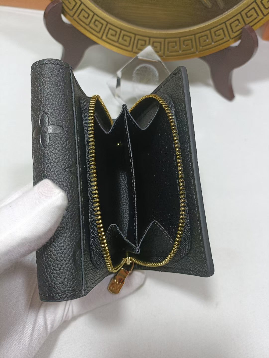 1XB385BDE Stylish leather wallets  ( with boxs)