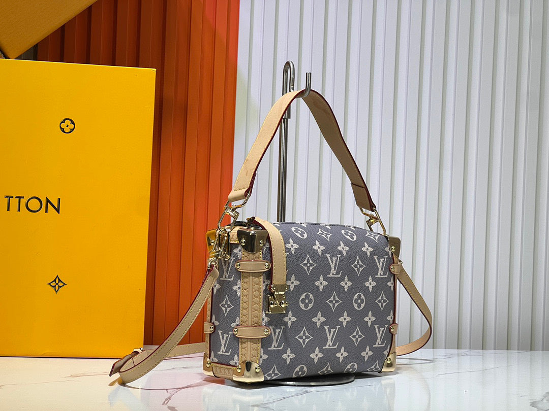 155NE19BDE Stylish leather bag