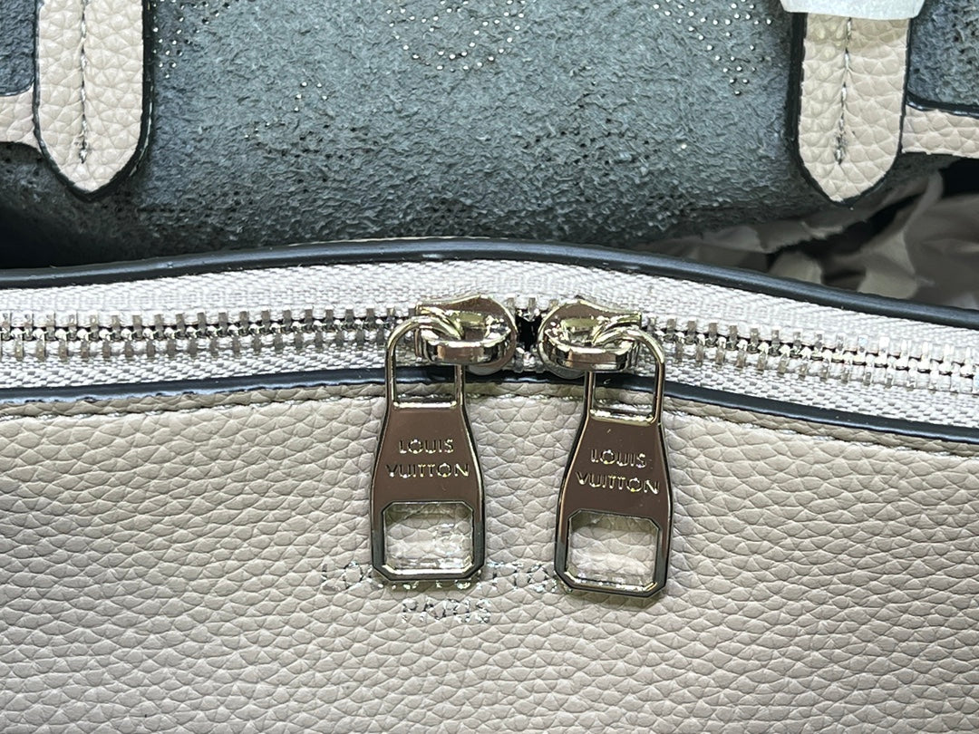 155NE39BDE Stylish leather bag