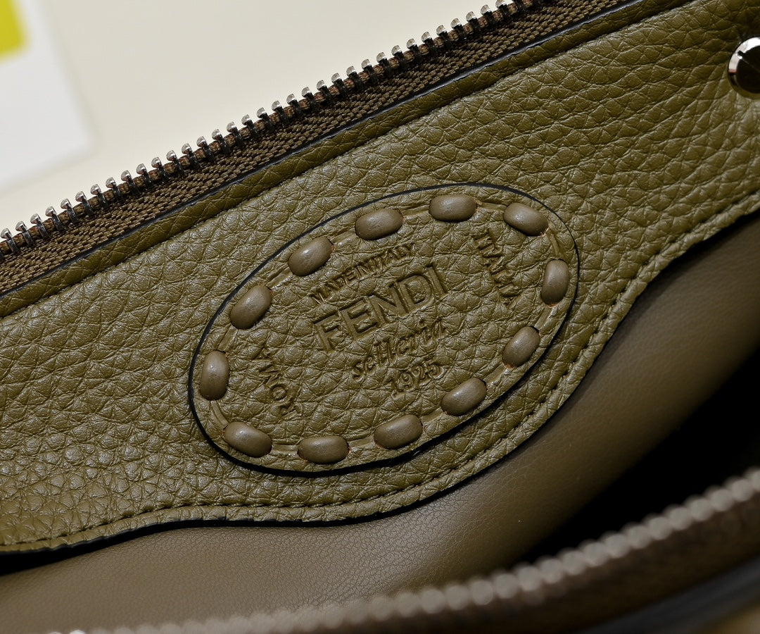 1WF109BDE Stylish leather bag