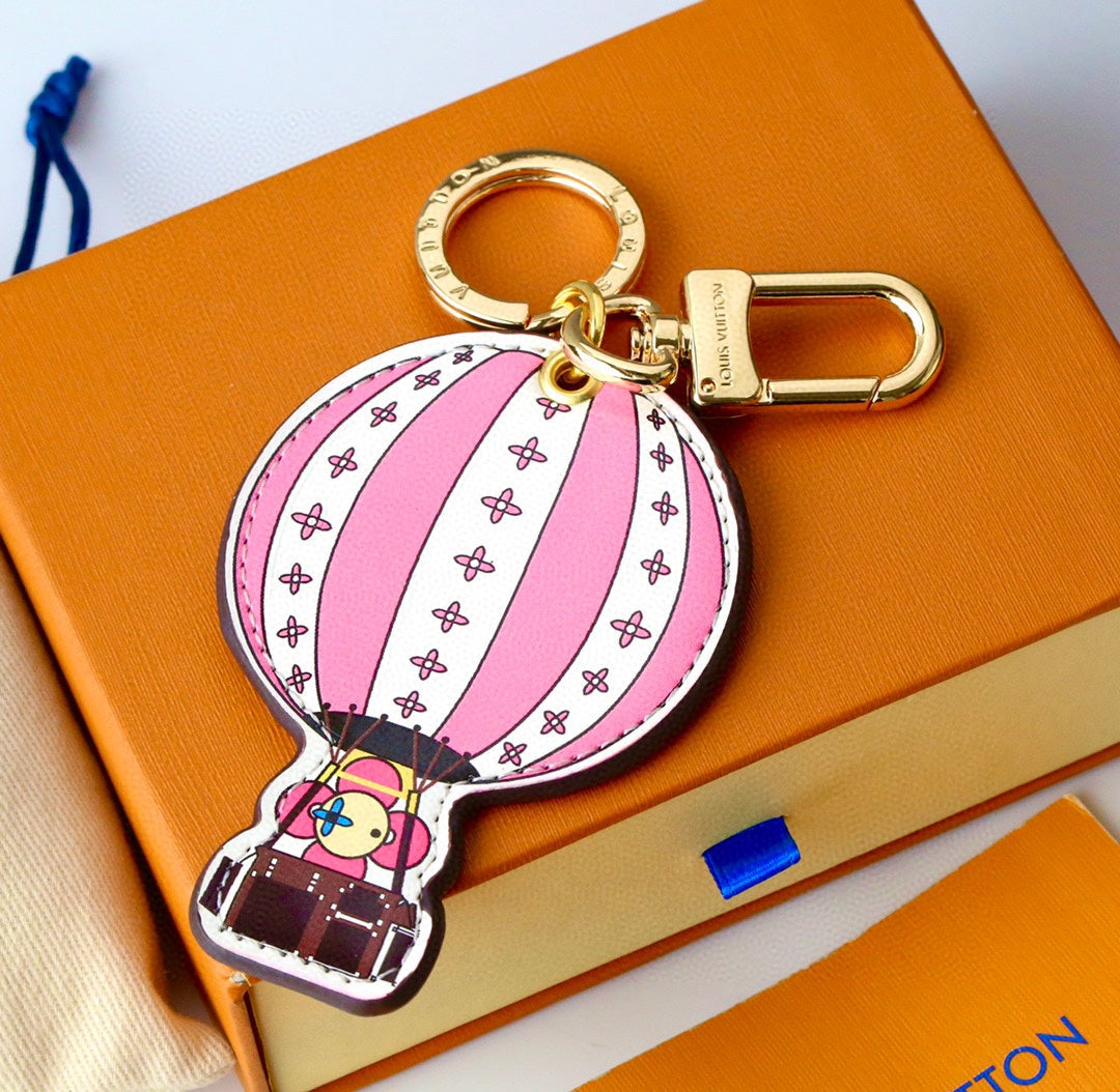 3RE21ADE Stylish key closure