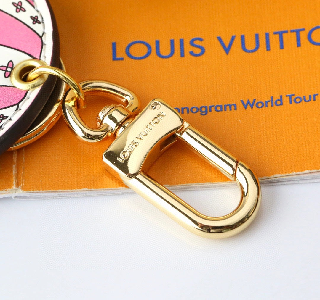 3RE21ADE Stylish key closure