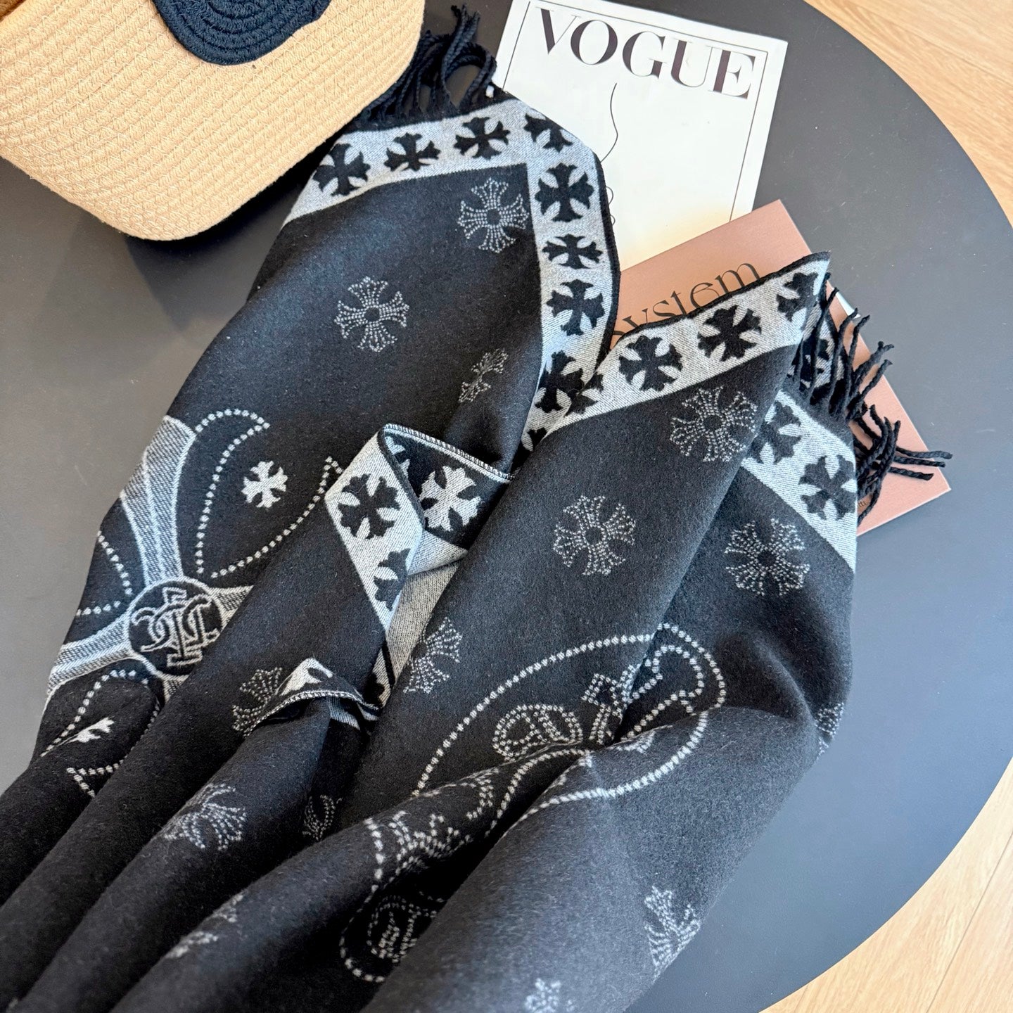 185ZA33WDE Stylish Winter Scarves