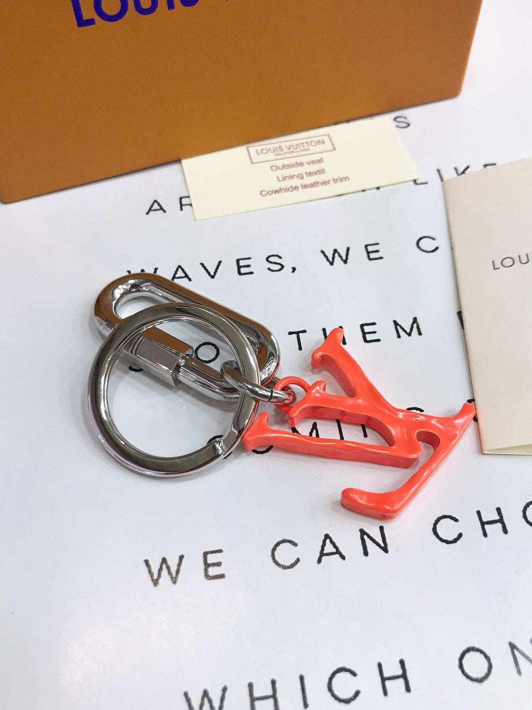14E29ADE Stylish key closure
