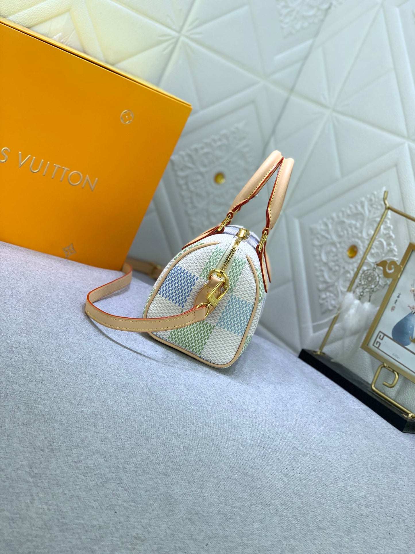 2XE334BDE Stylish leather bag 