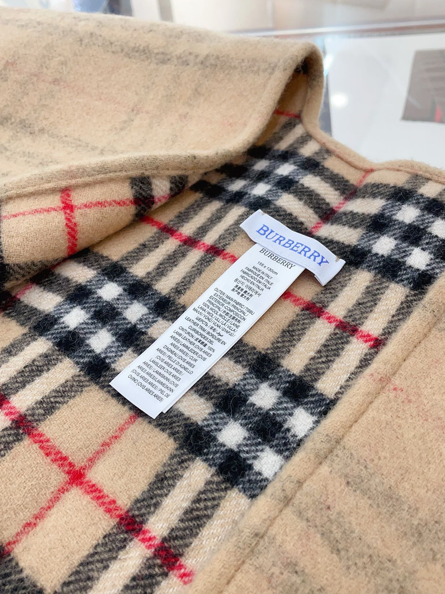 185ZR48WDE Stylish cape