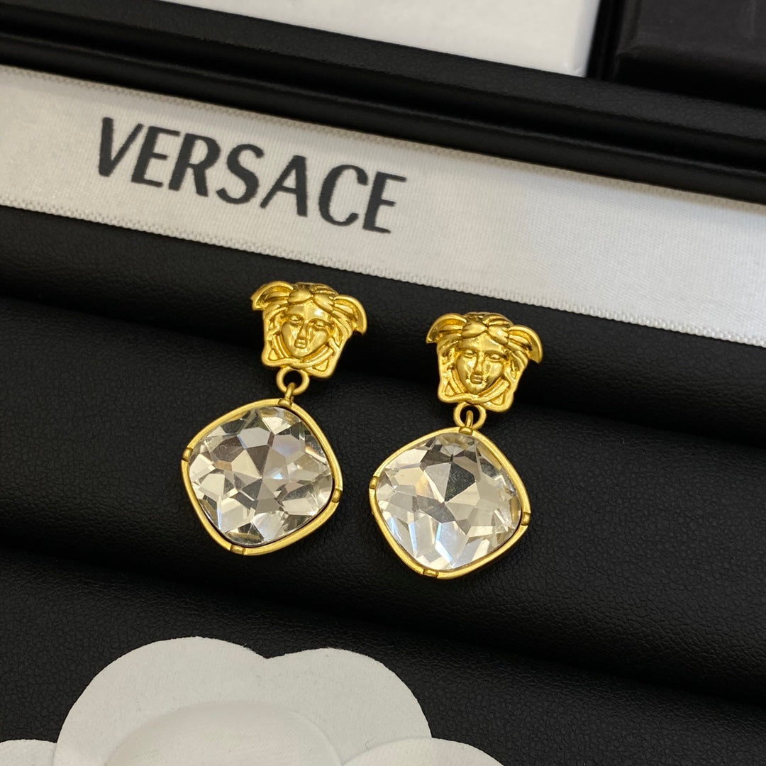 1YV77EDE Stylish Earrings