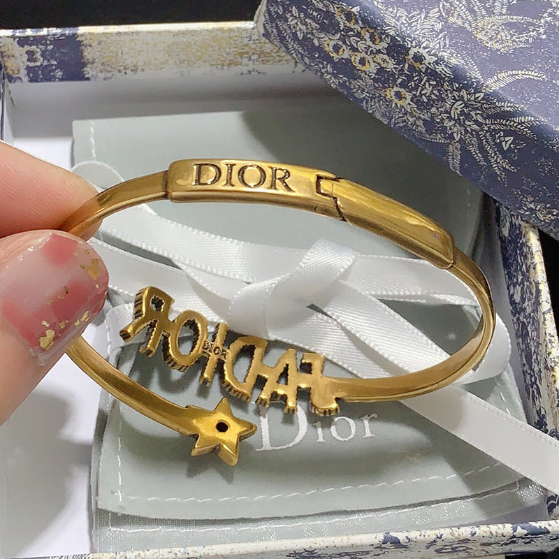 3D505KDE Stylish Bracelets