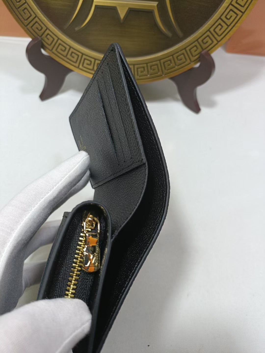 1XB385BDE Stylish leather wallets  ( with boxs)