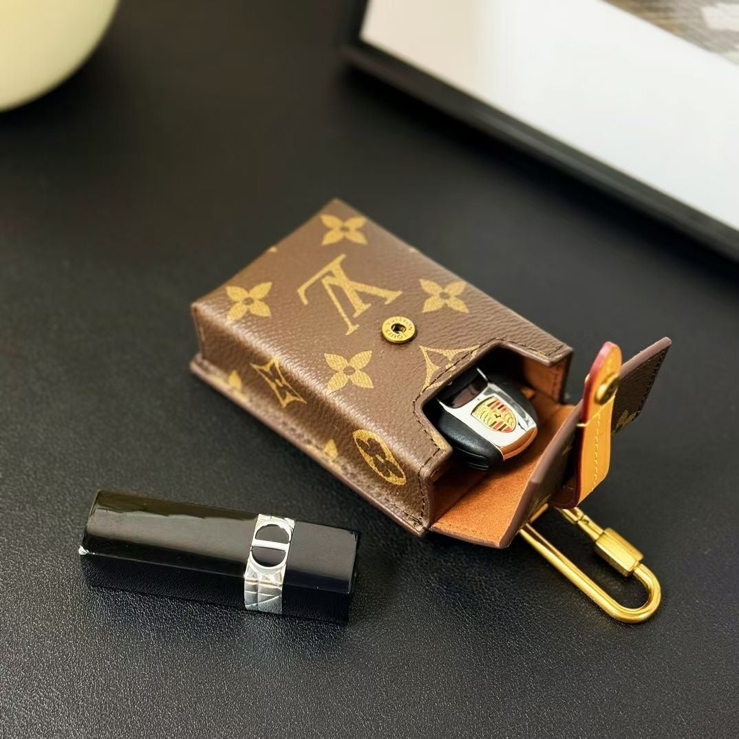 14E24ADE Stylish key closure