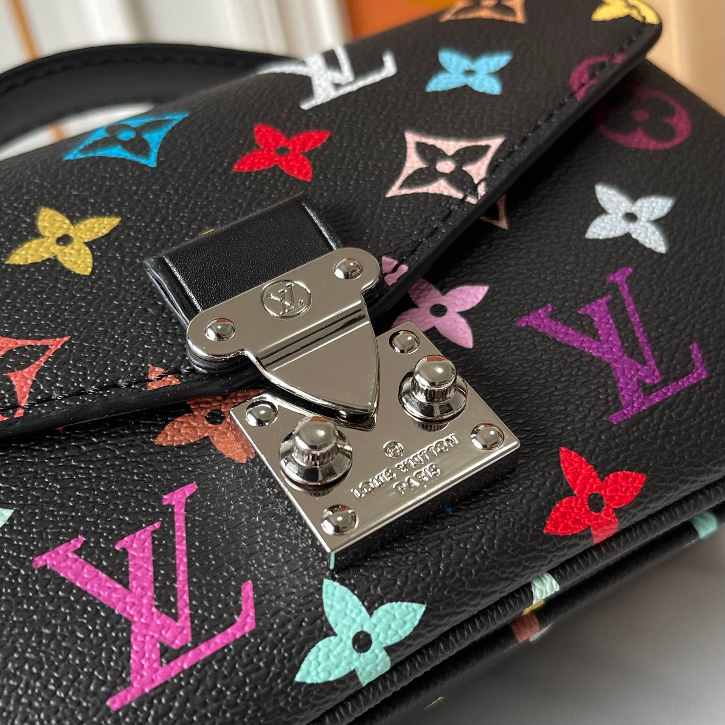 155NE38BDE Stylish leather bag