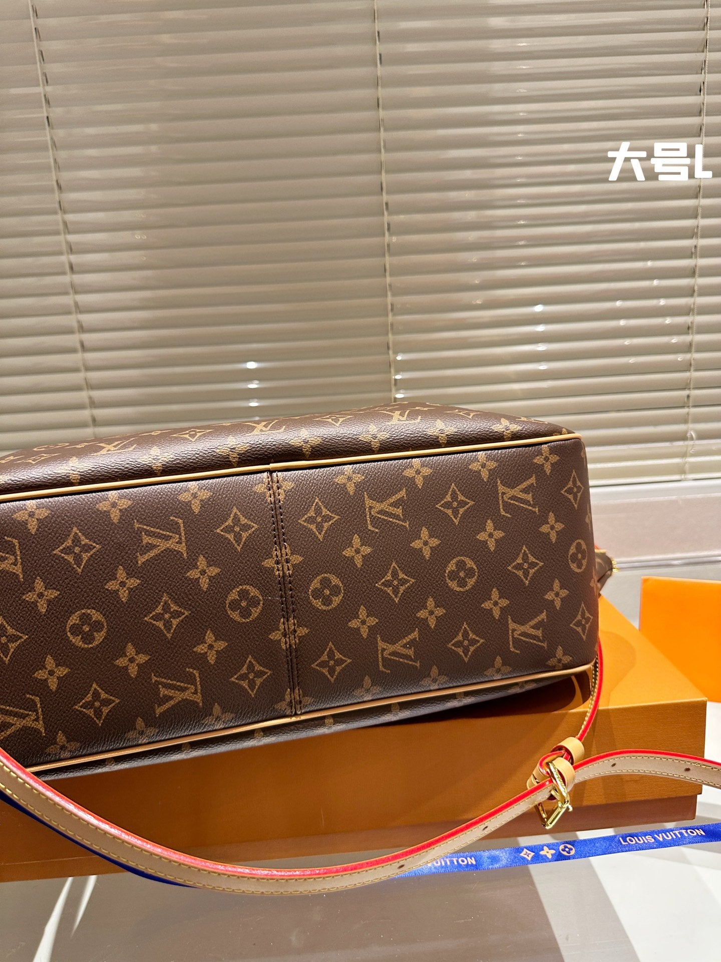 6XE227BDE Stylish leather bag 