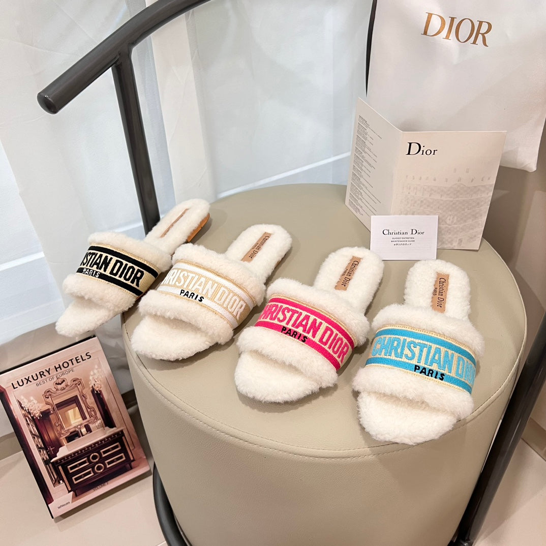 1JD4ZDE Stylish Slippers