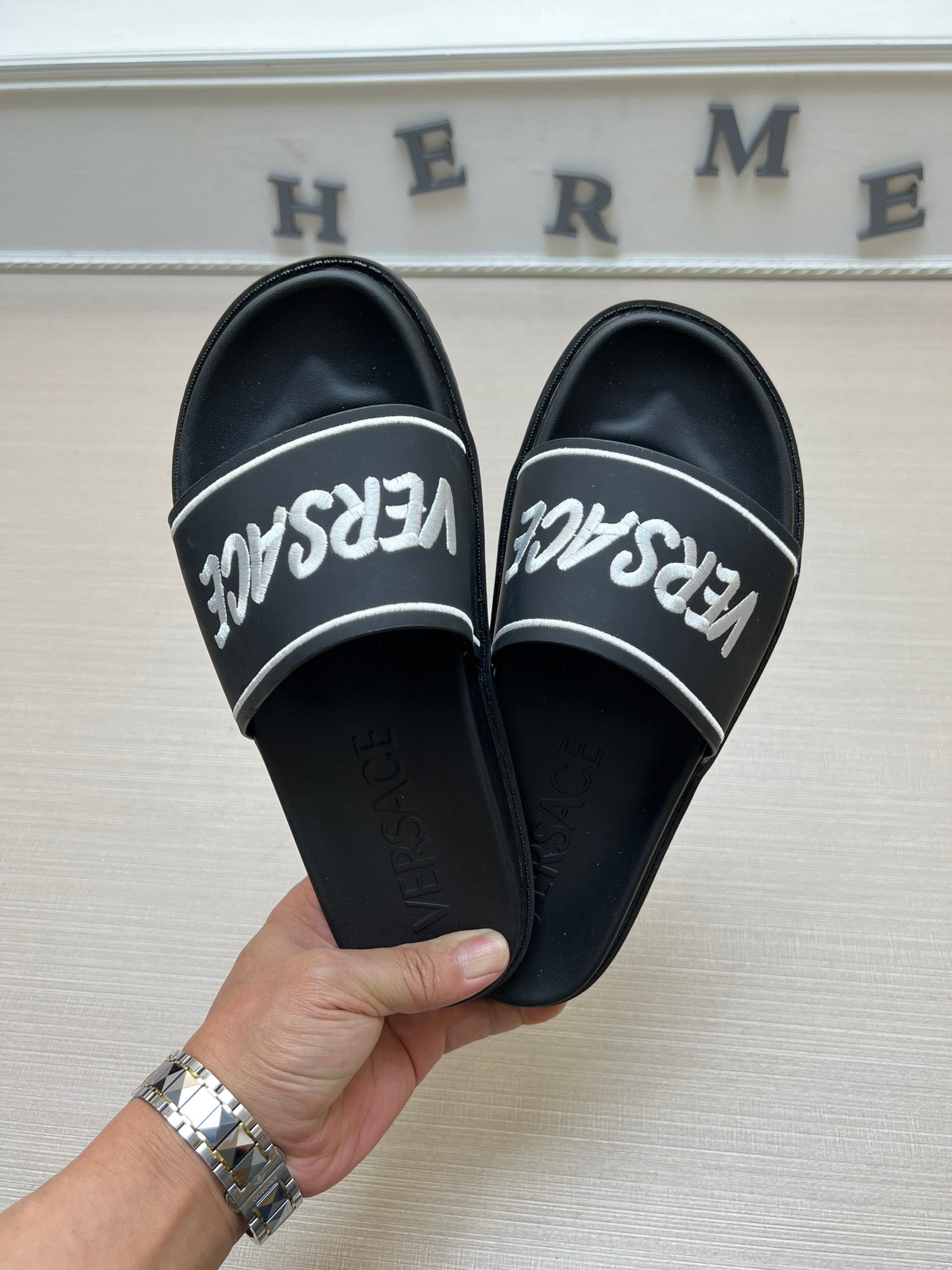 54V54ZDE Stylish slippers