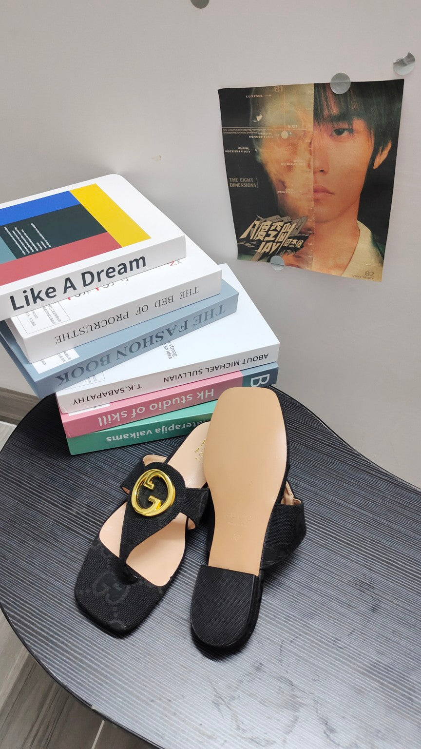 14B99ZDE Stylish slippers