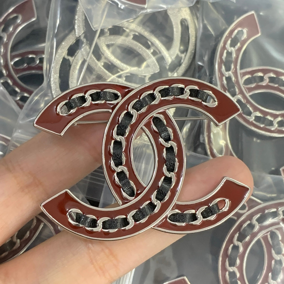 84C88XDE Stylish  Brooch