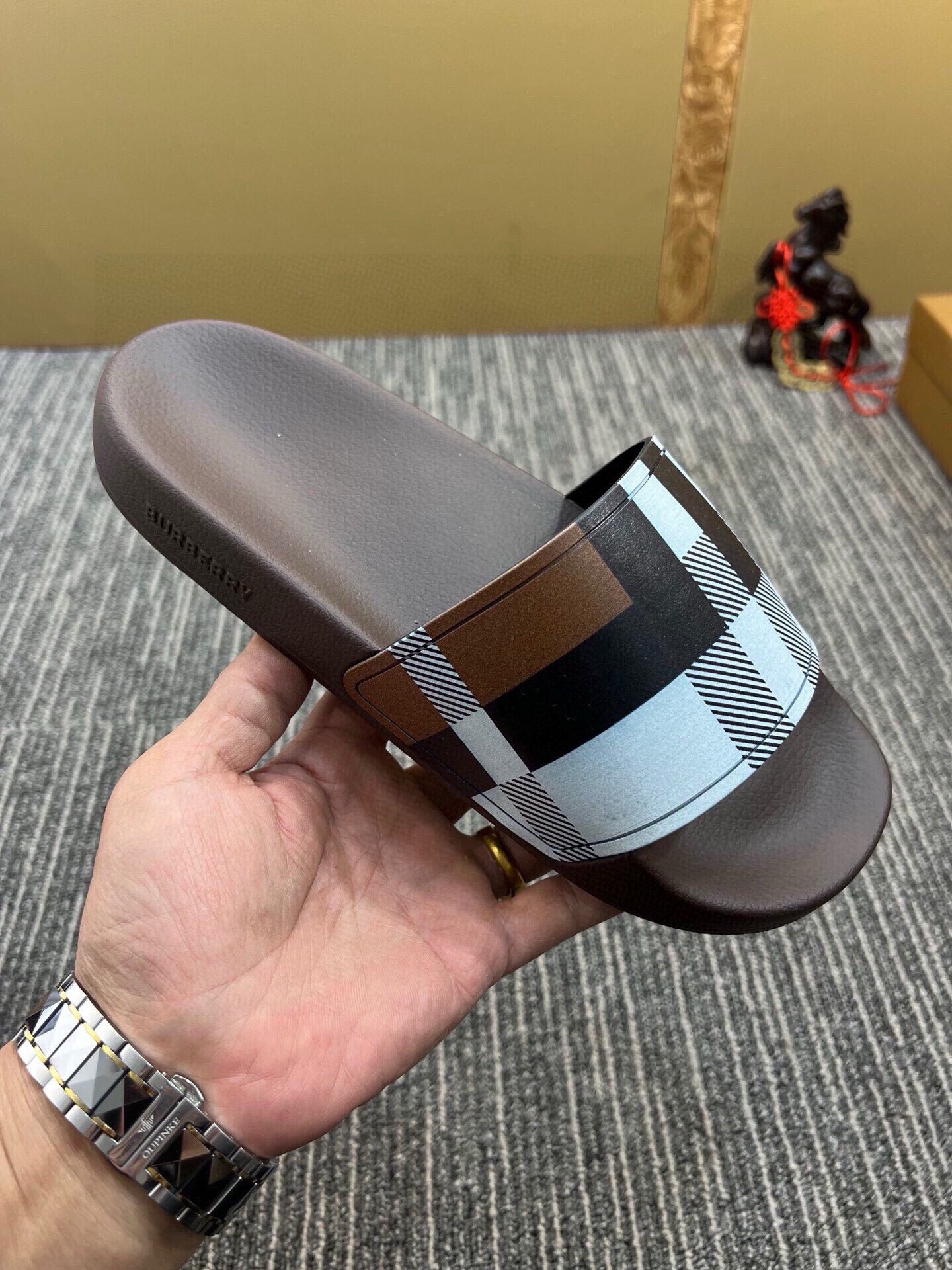 535ZR260ZDE Stylish Slippers