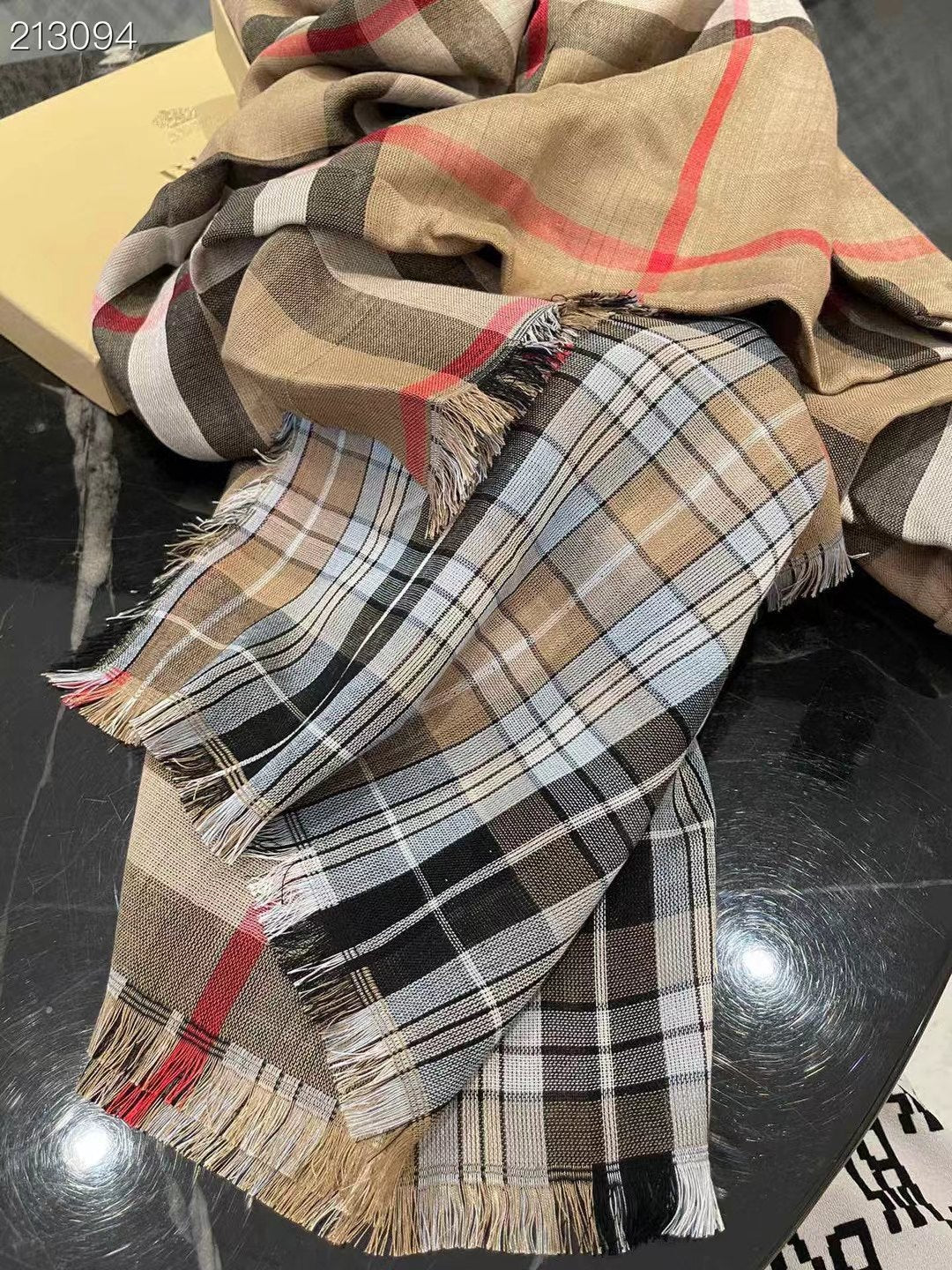 175RR9WDE Stylish Winter Scarves