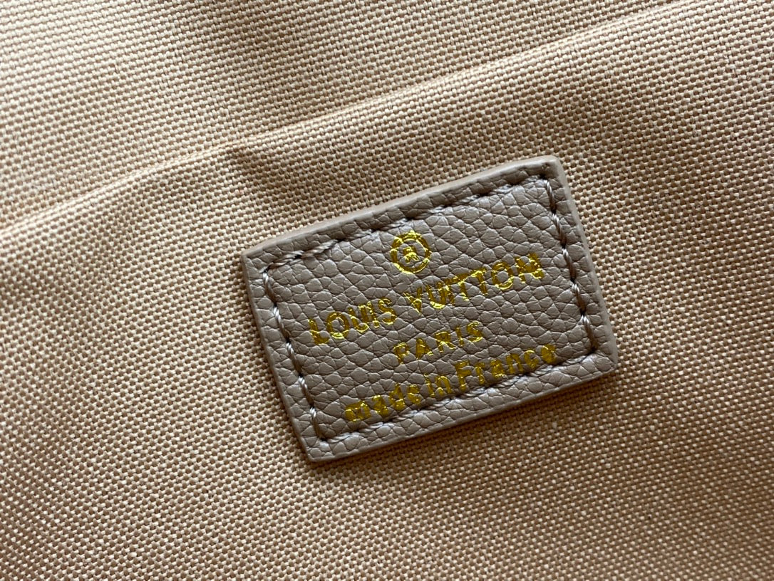 1XE173BDE Stylish leather bag 