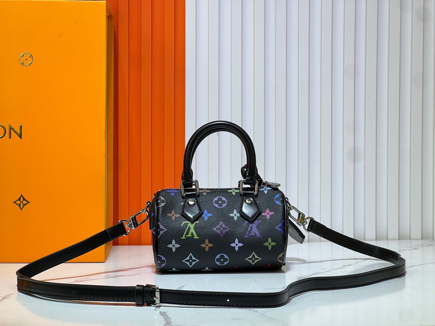 1WE99BDE Stylish leather bag