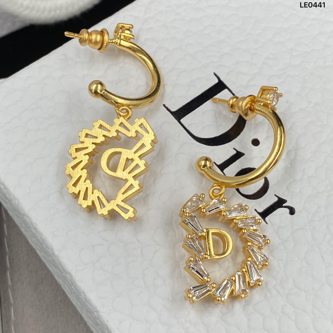 1YD229EDE Stylish Earrings