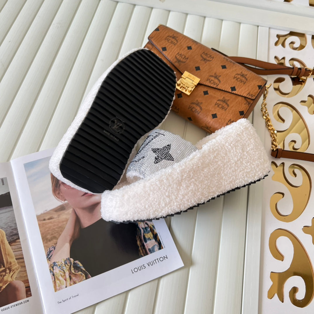 14E91ZDE Stylish Slippers