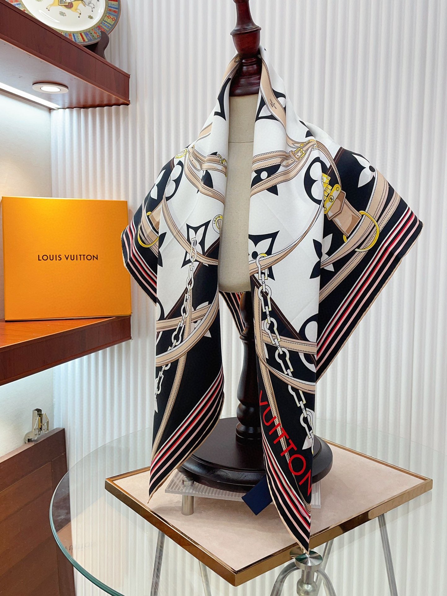 155NE2WDE Stylish Silk Scarve
