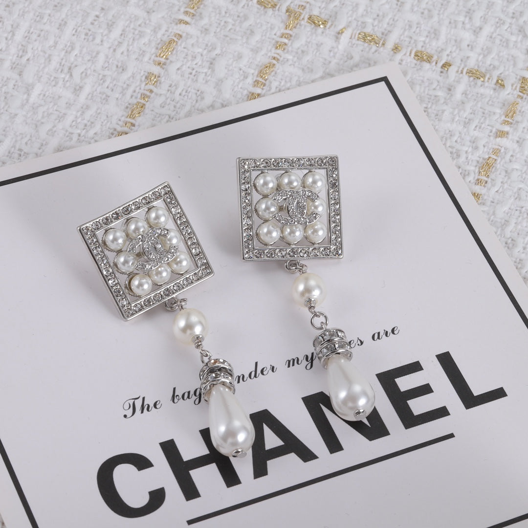 14C376EDE Stylish Earrings