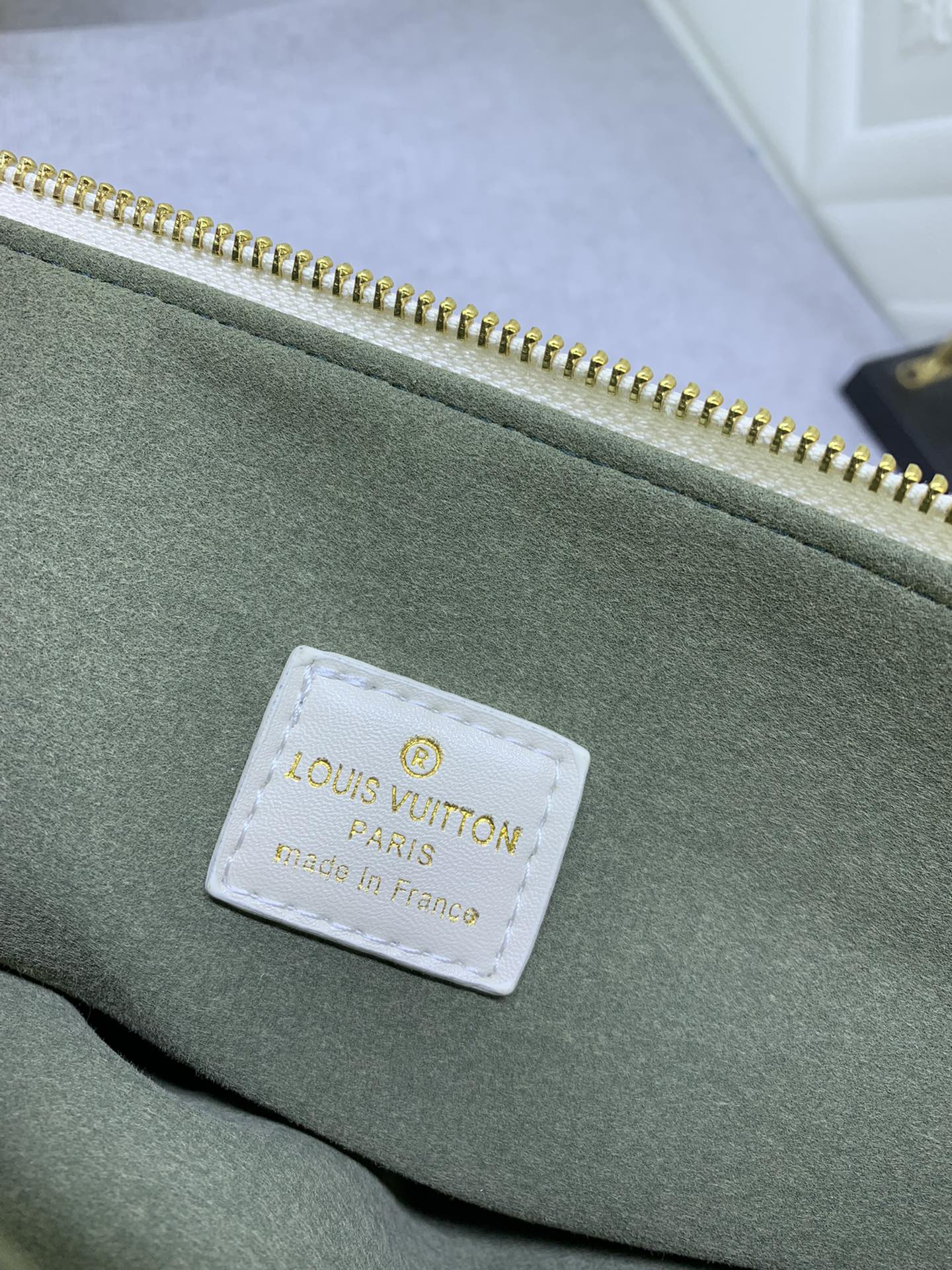 2XE40BDE Stylish leather bag 