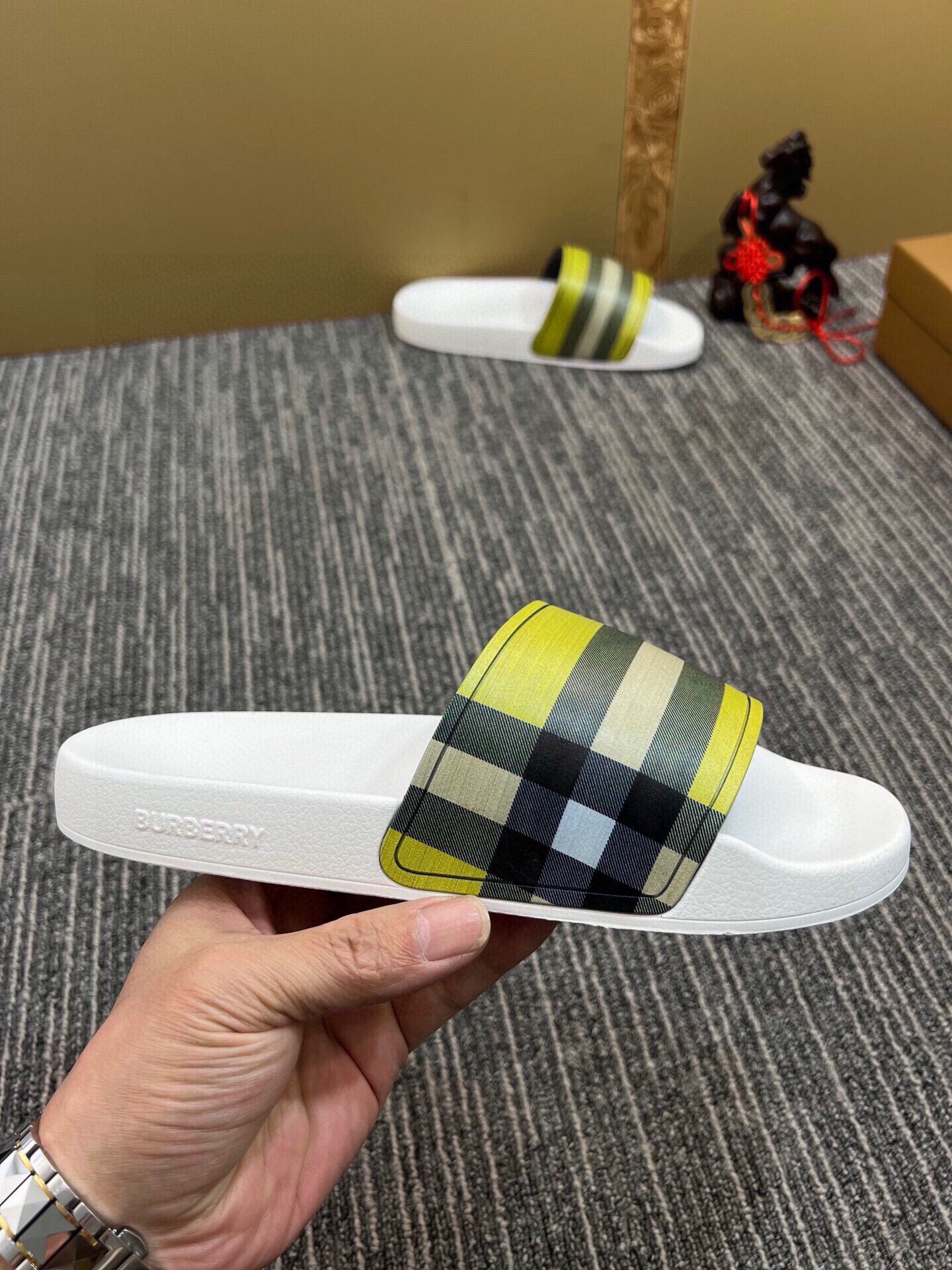 535ZR261ZDE Stylish Slippers