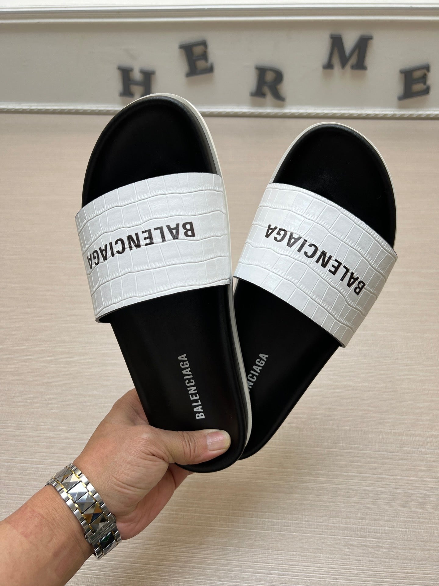 54J99ZDE Stylish slippers