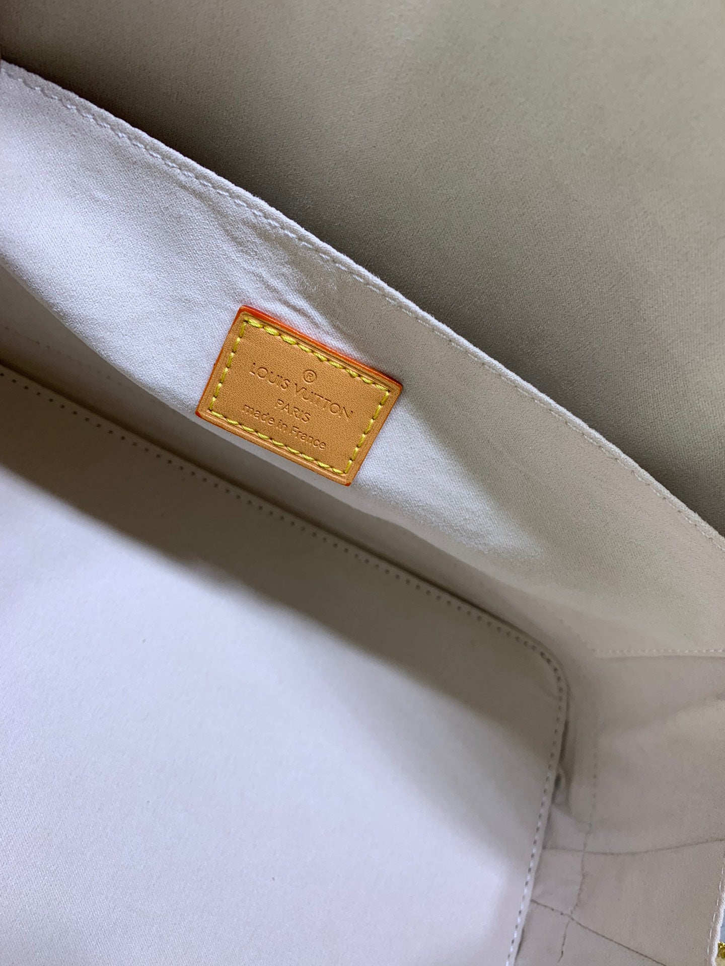 2XE336BDE Stylish leather bag 