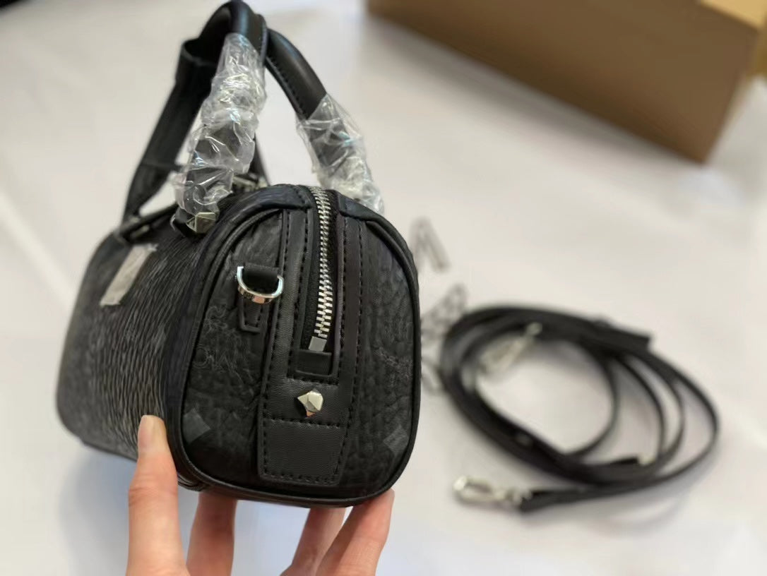 2XE142BDE Stylish leather bag 