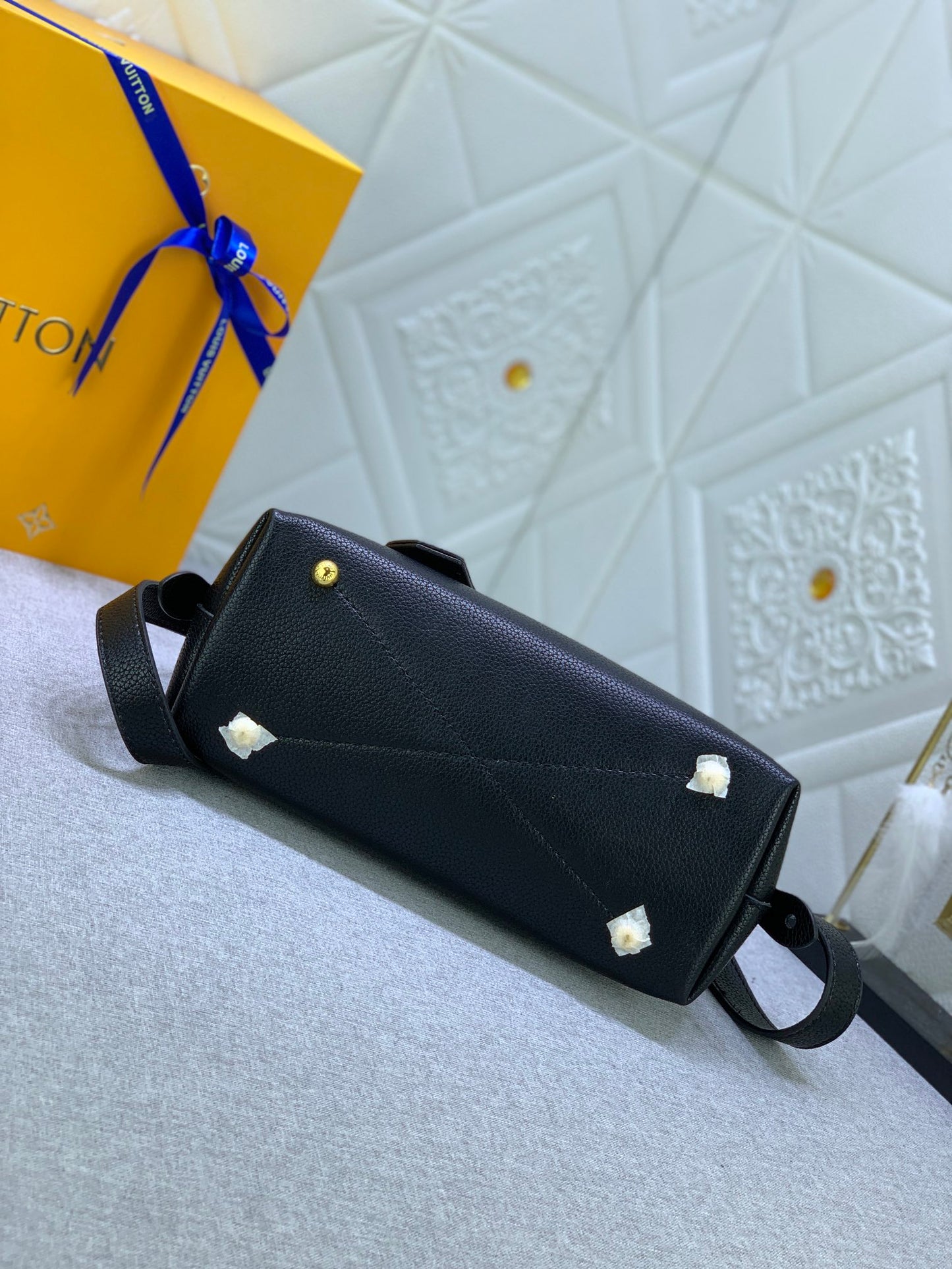 2XE319BDE Stylish leather bag 