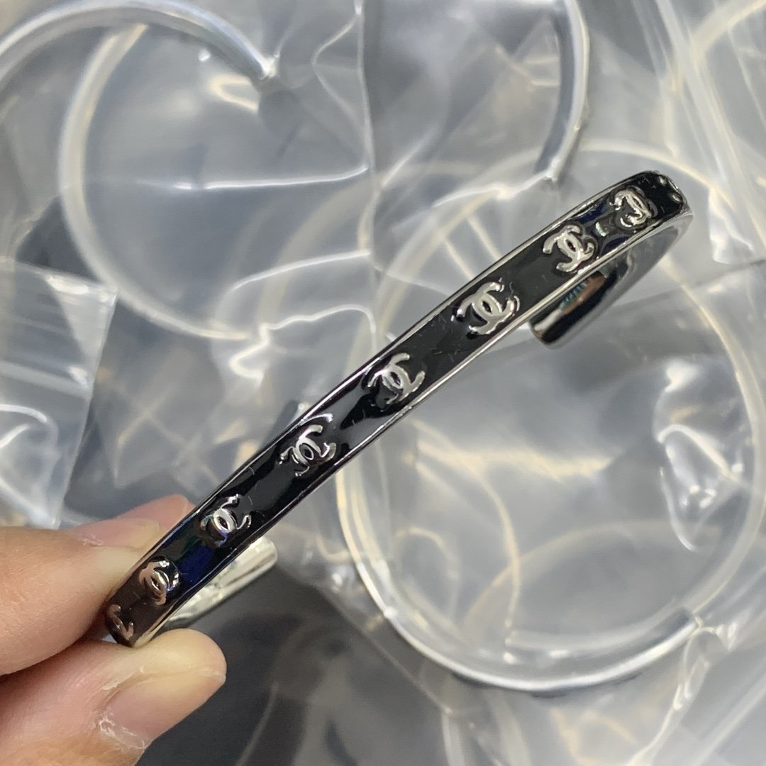 8XC68KDE Stylish Bracelets