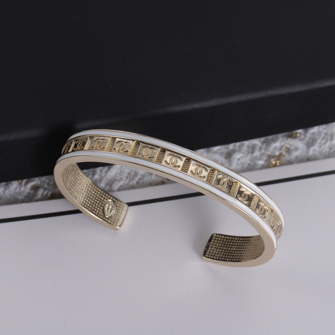 14C315KDE Stylish Bracelets