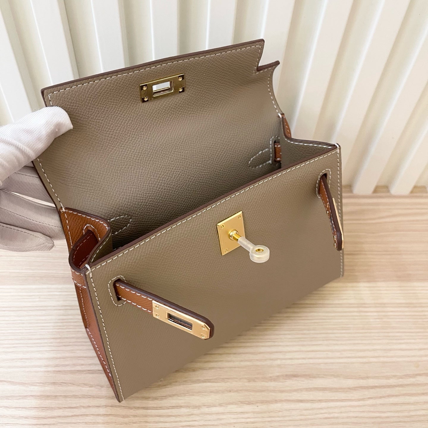 2WH25BDE Stylish leather bag