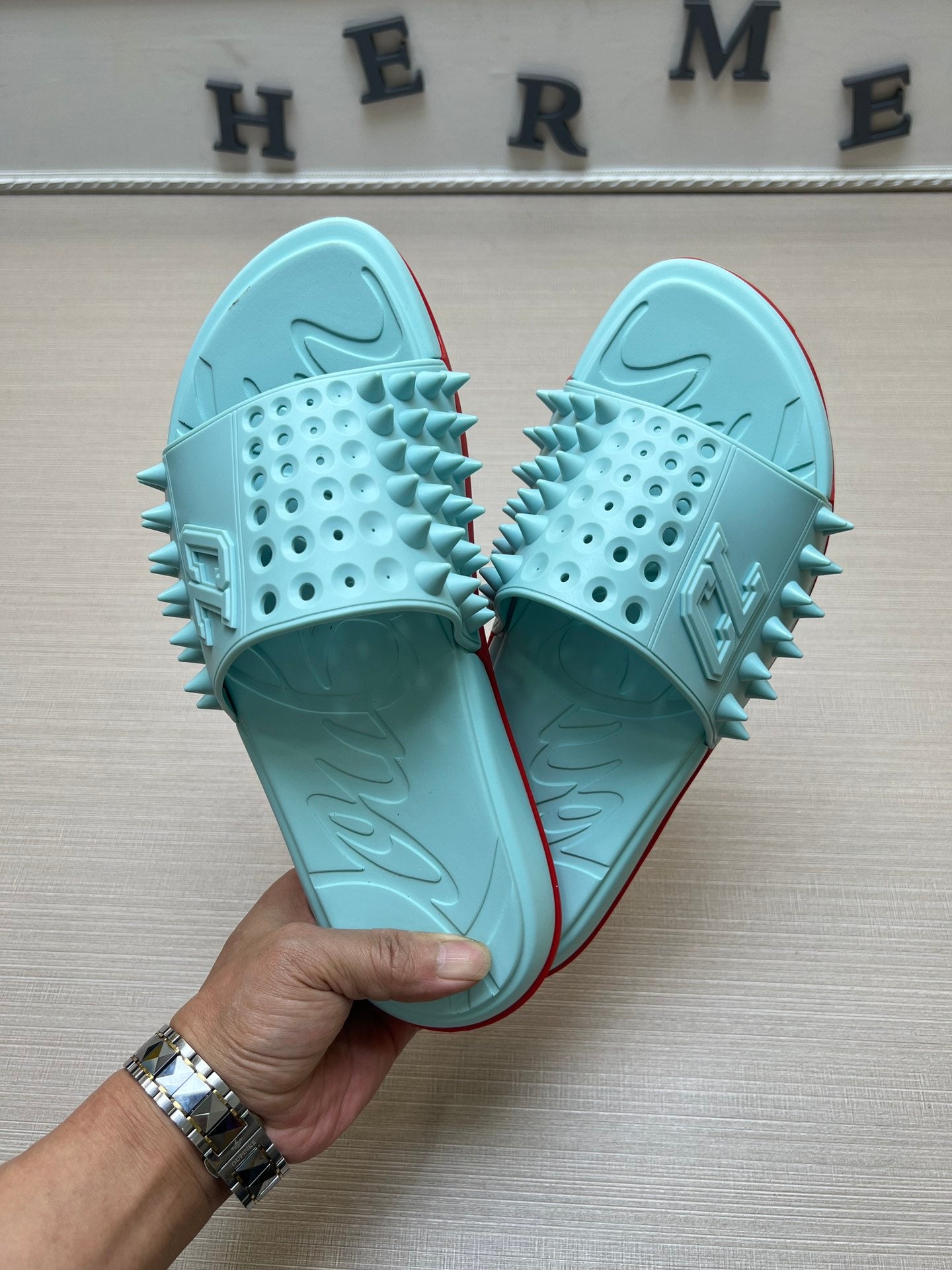 54A18ZDE Stylish slippers