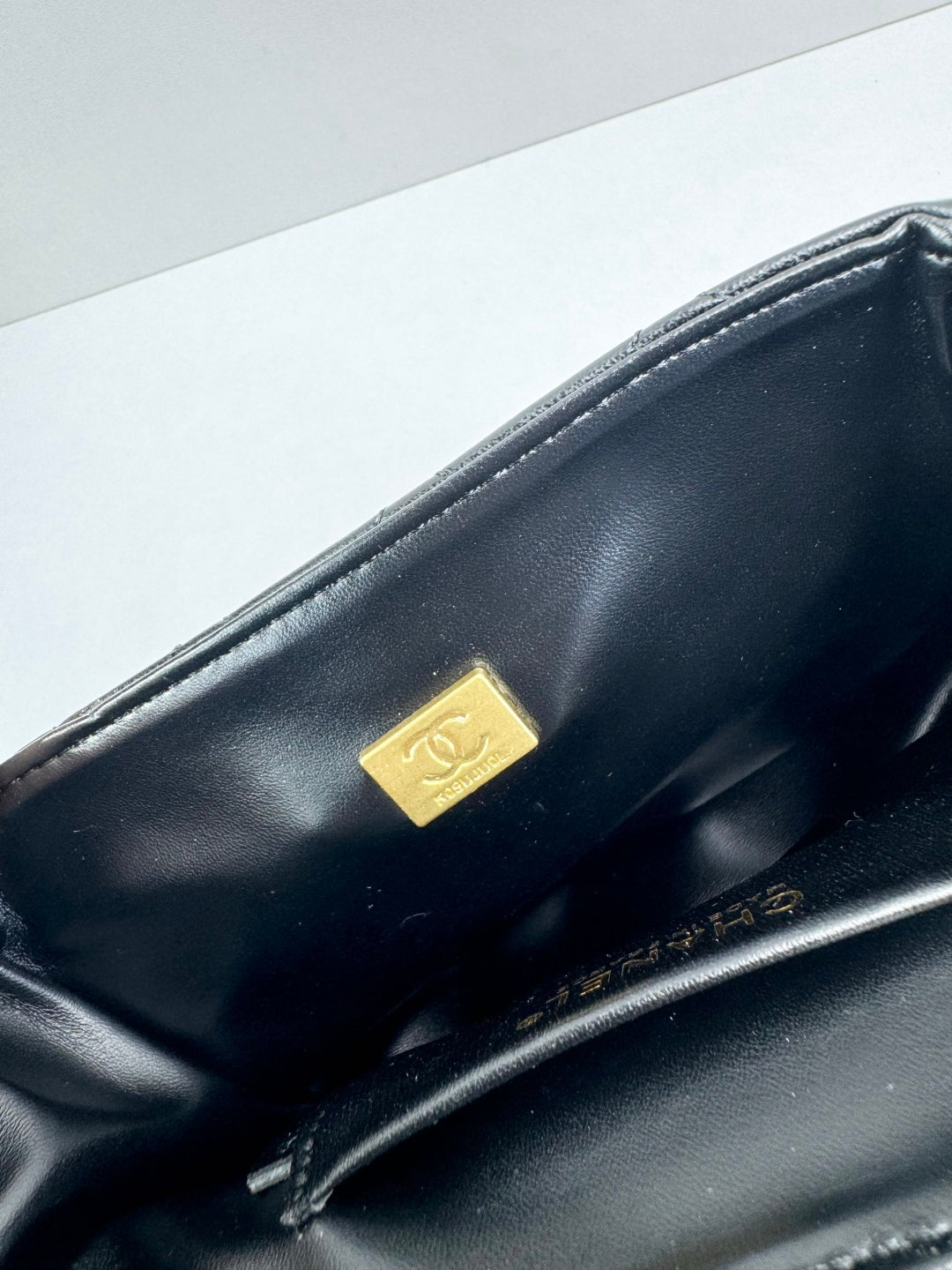 15RC63BDE Stylish leather bag