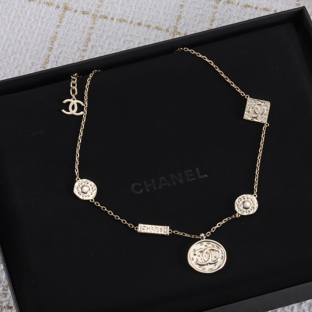 14C689KDE Stylish Necklaces