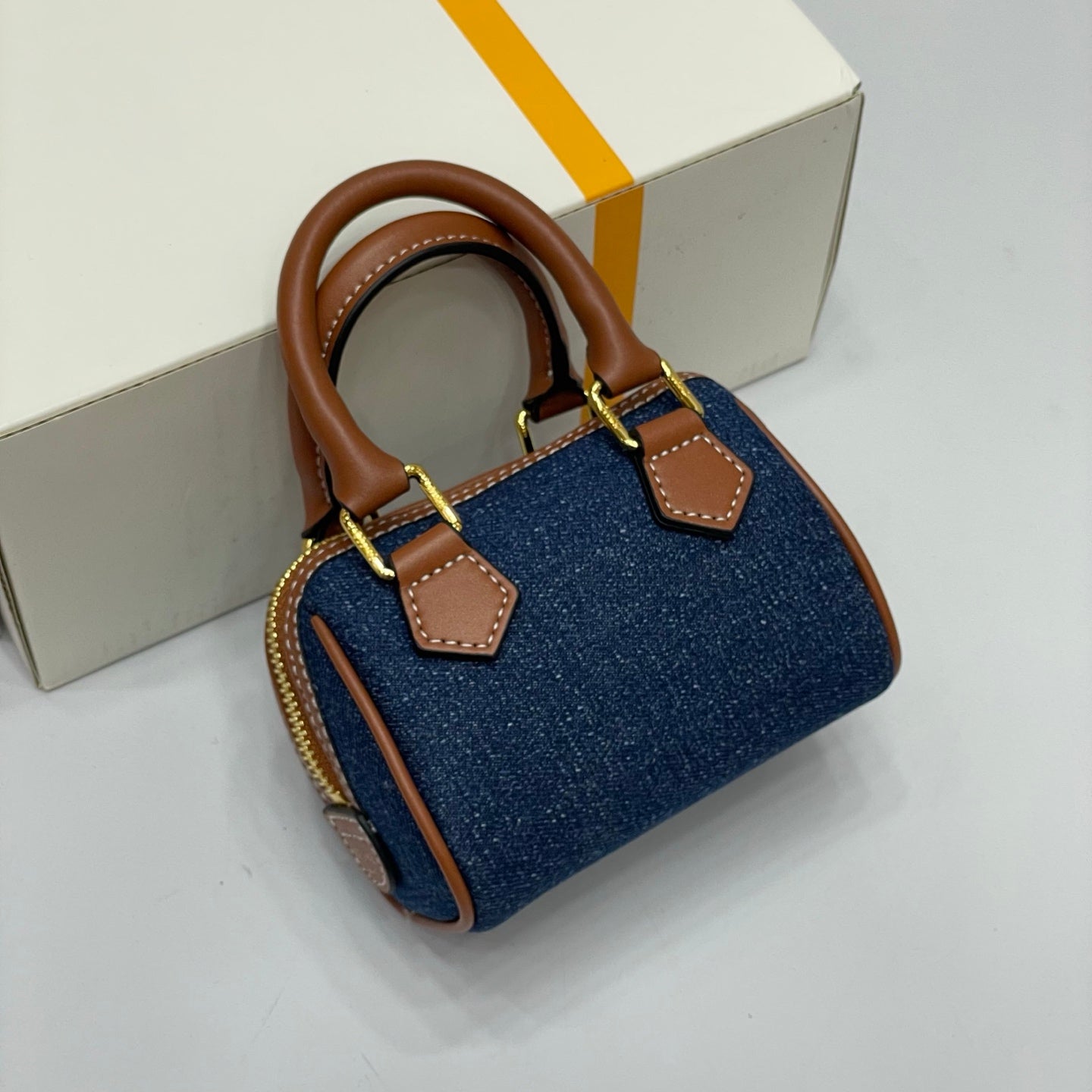 155NN27BDE Stylish leather bag