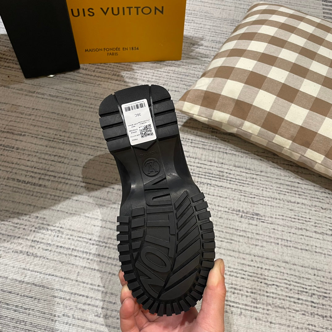 1JE8ZDE Stylish leather boots