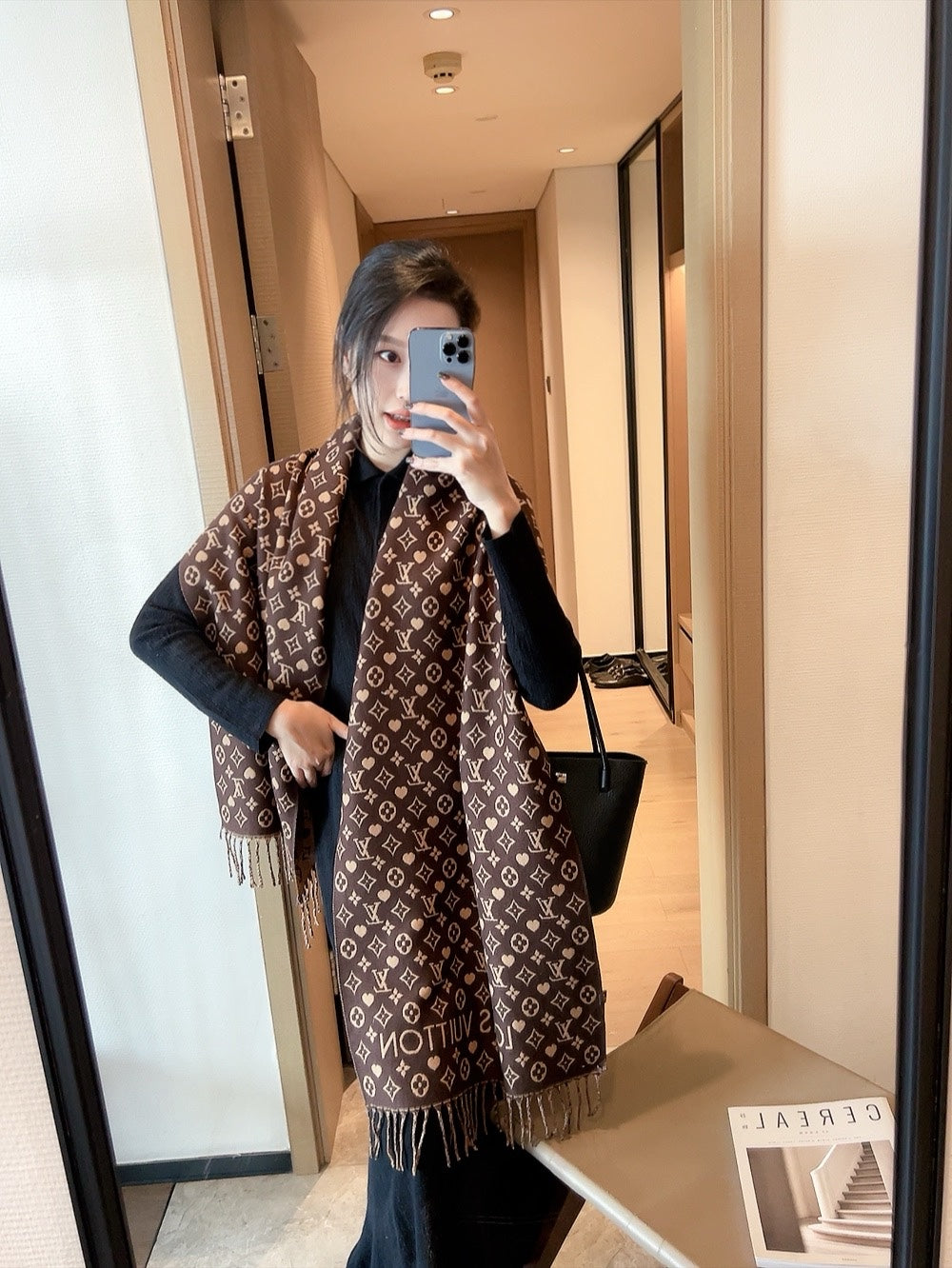 185ZE11WDE Stylish Winter Scarves
