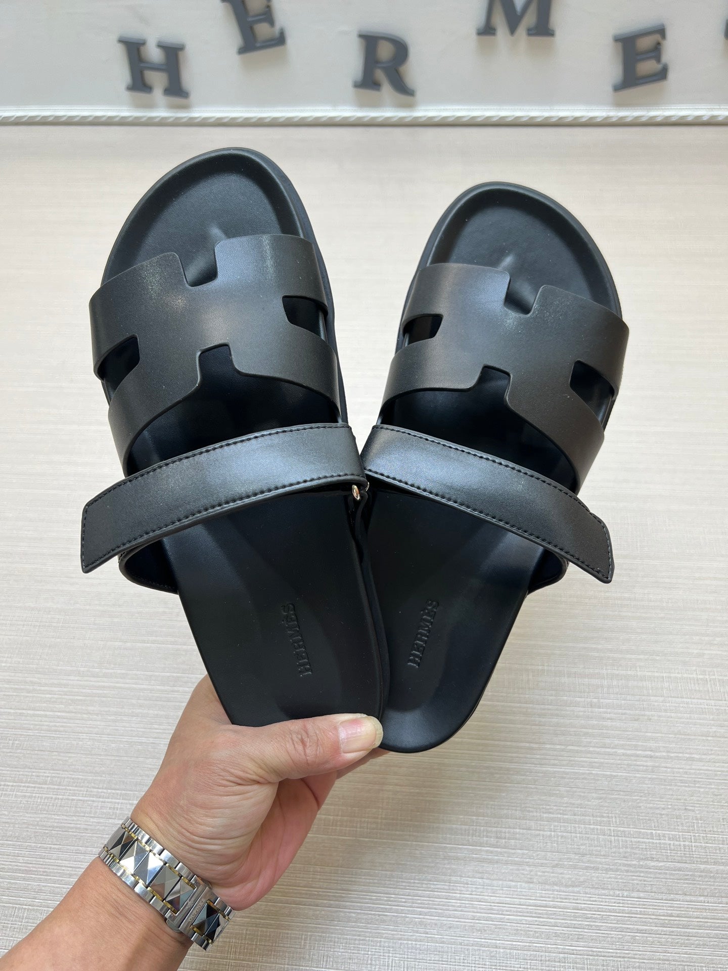 54H1ZDE Stylish slippers