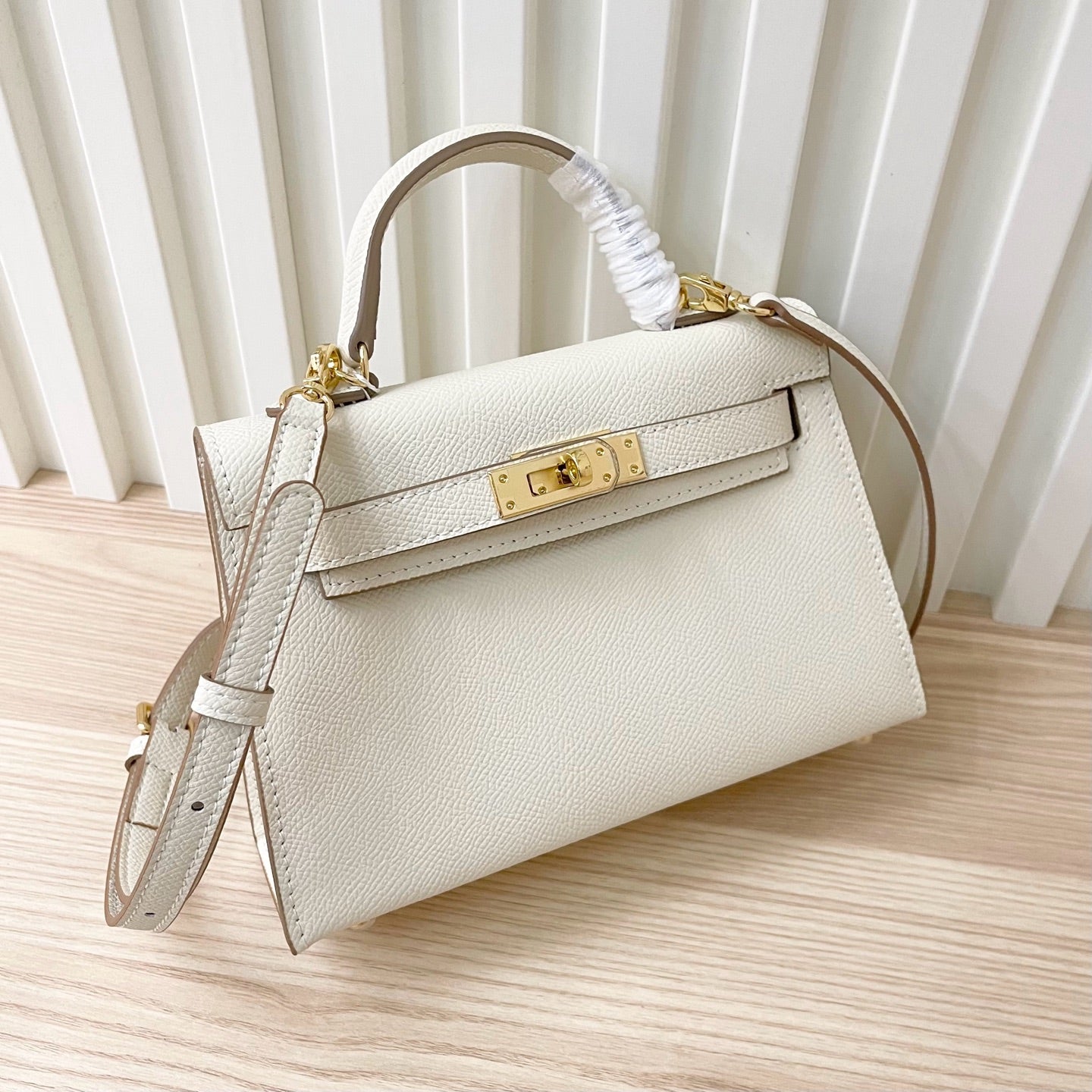 2WH26BDE Stylish leather bag