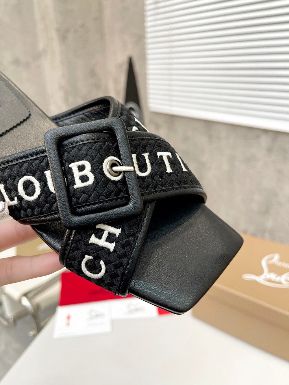 J4A43ZDE Stylish leather Slippers