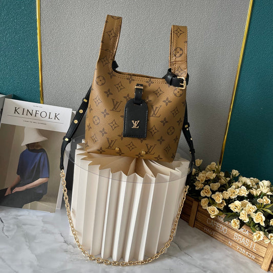 2WE21BDE Stylish leather bag