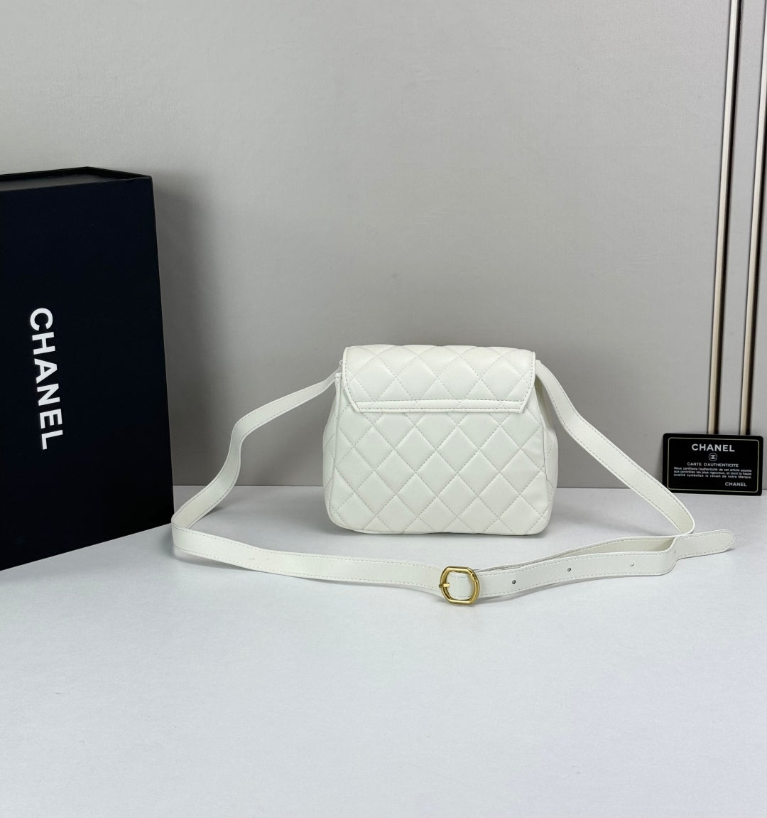 15RC63BDE Stylish leather bag