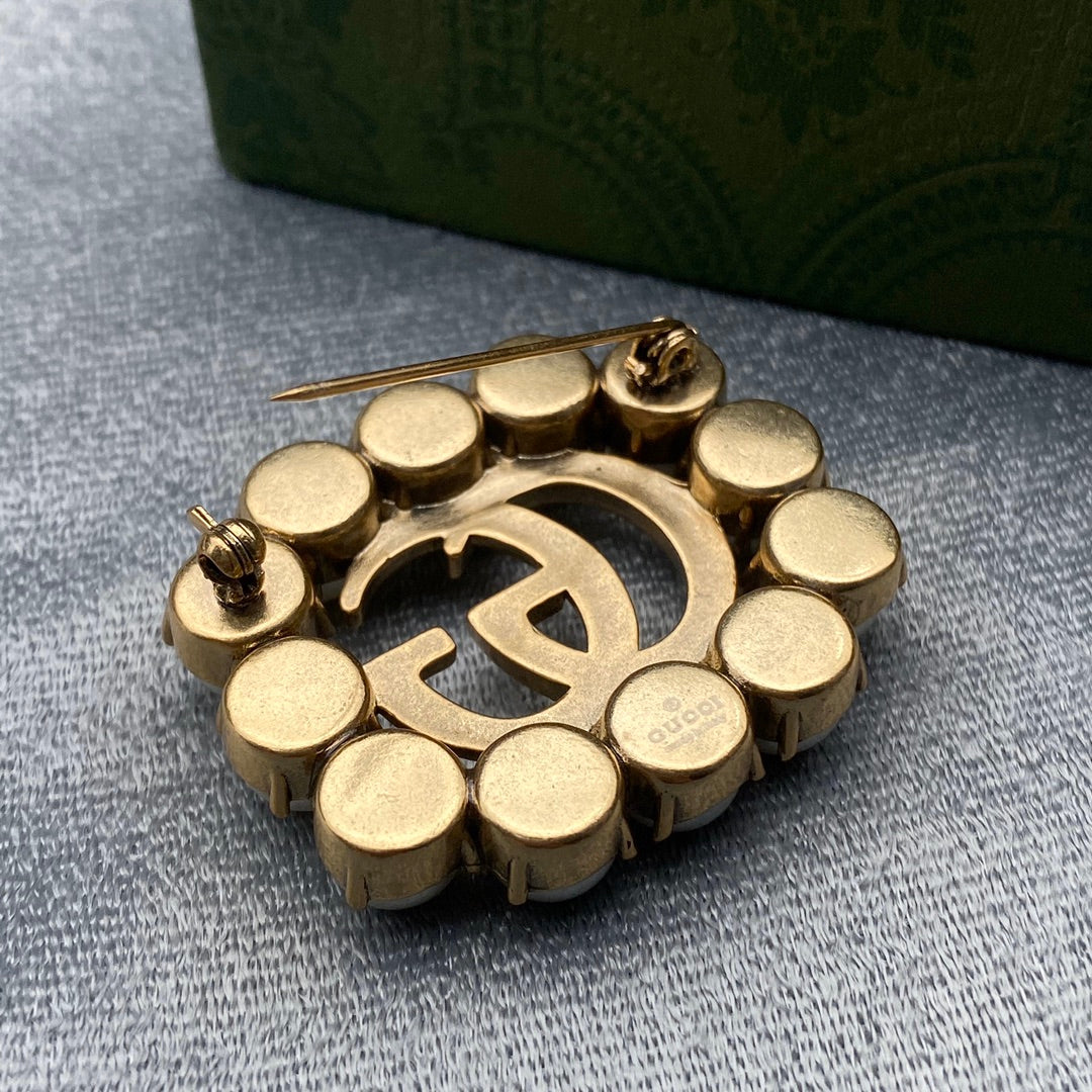 1XB345XDE Stylish Brooch